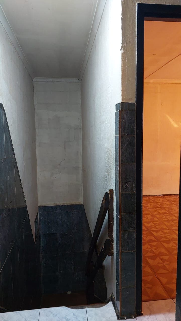 Image 3 of 6