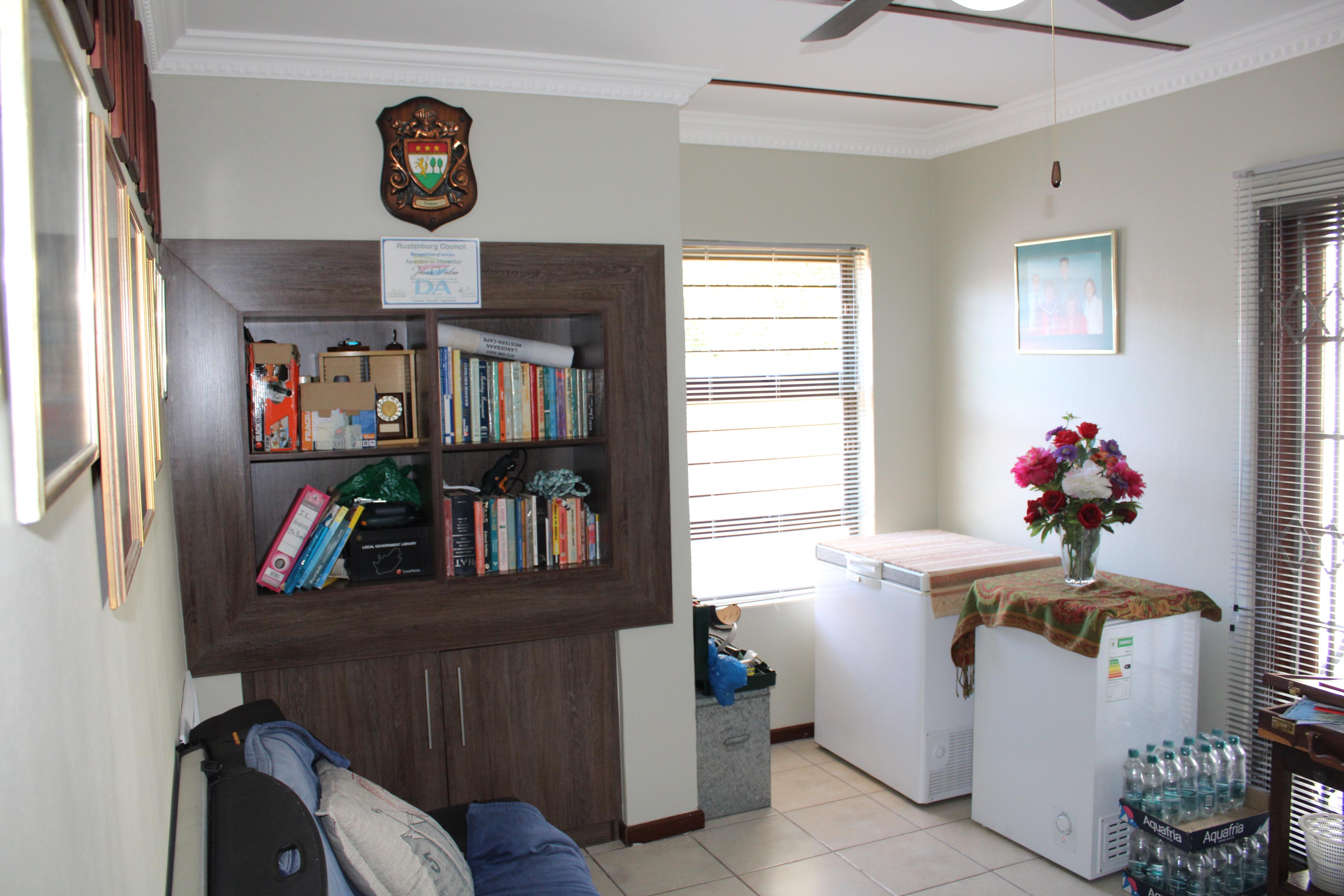 Image 4 of 6