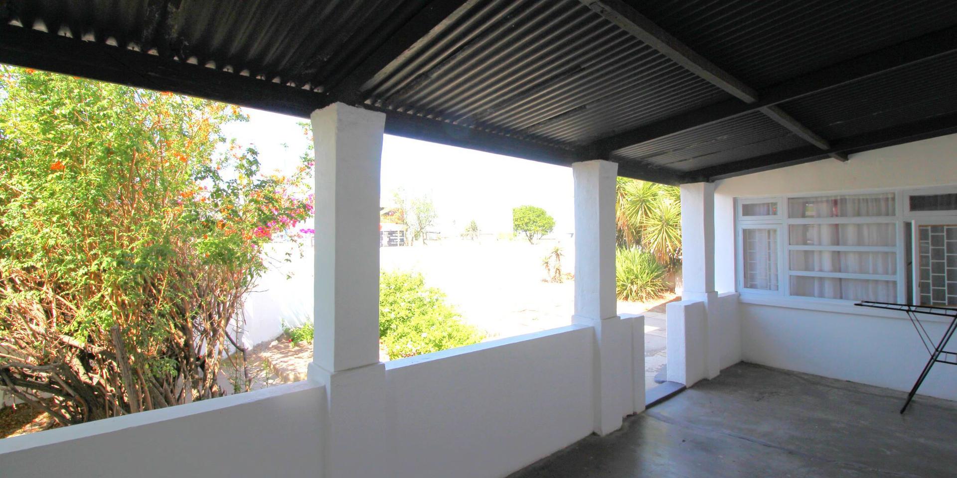 Image 4 of 6