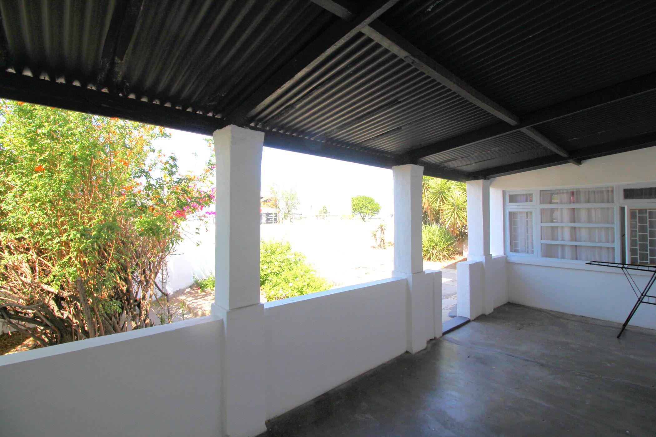 Image 4 of 6