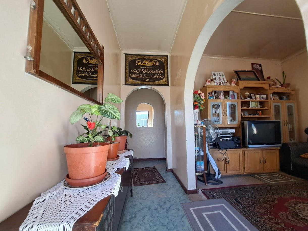 Image 2 of 6
