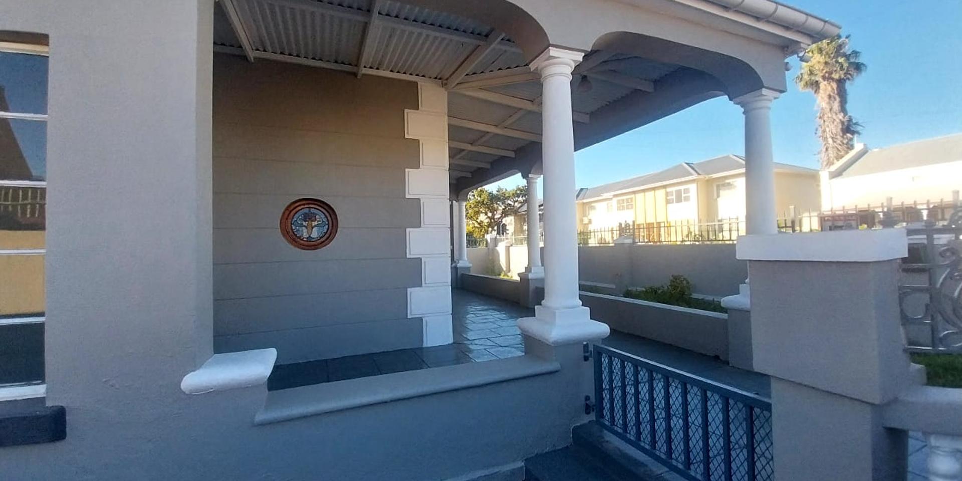 Image 4 of 6