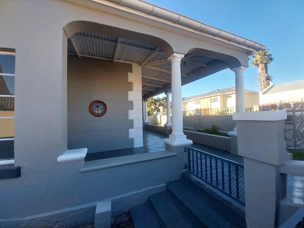 Image 4 of 6