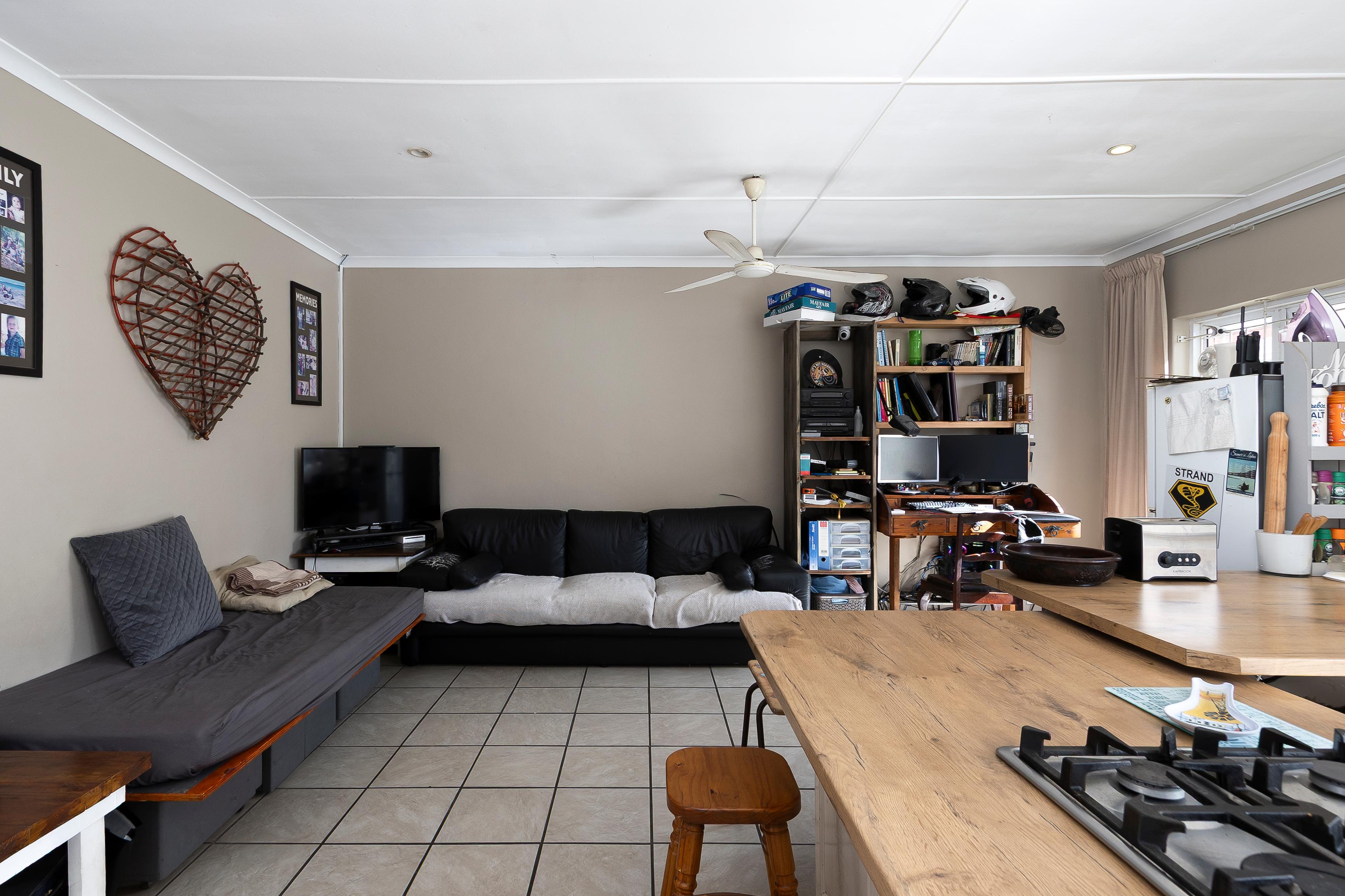 Image 3 of 6