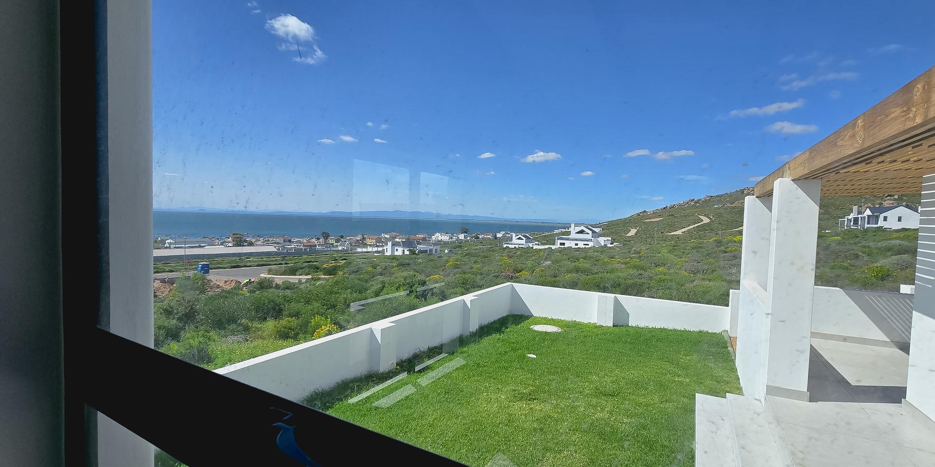 Image 4 of 6