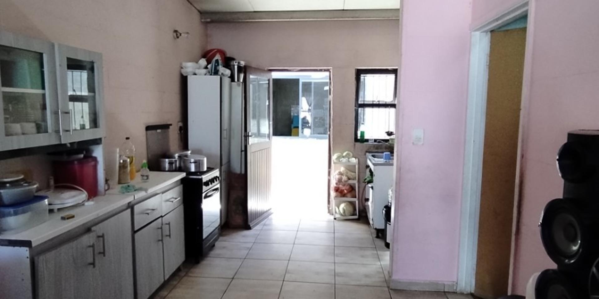 Image 2 of 6