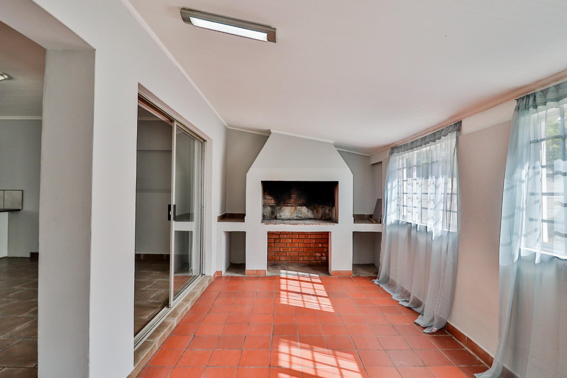 Image 4 of 6