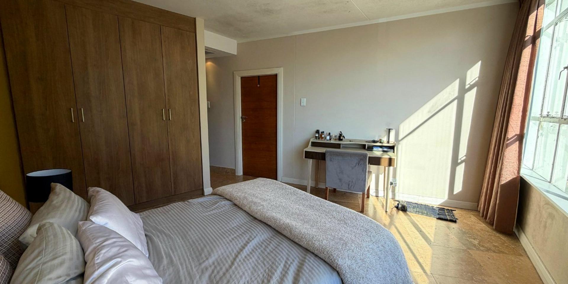 Image 2 of 6