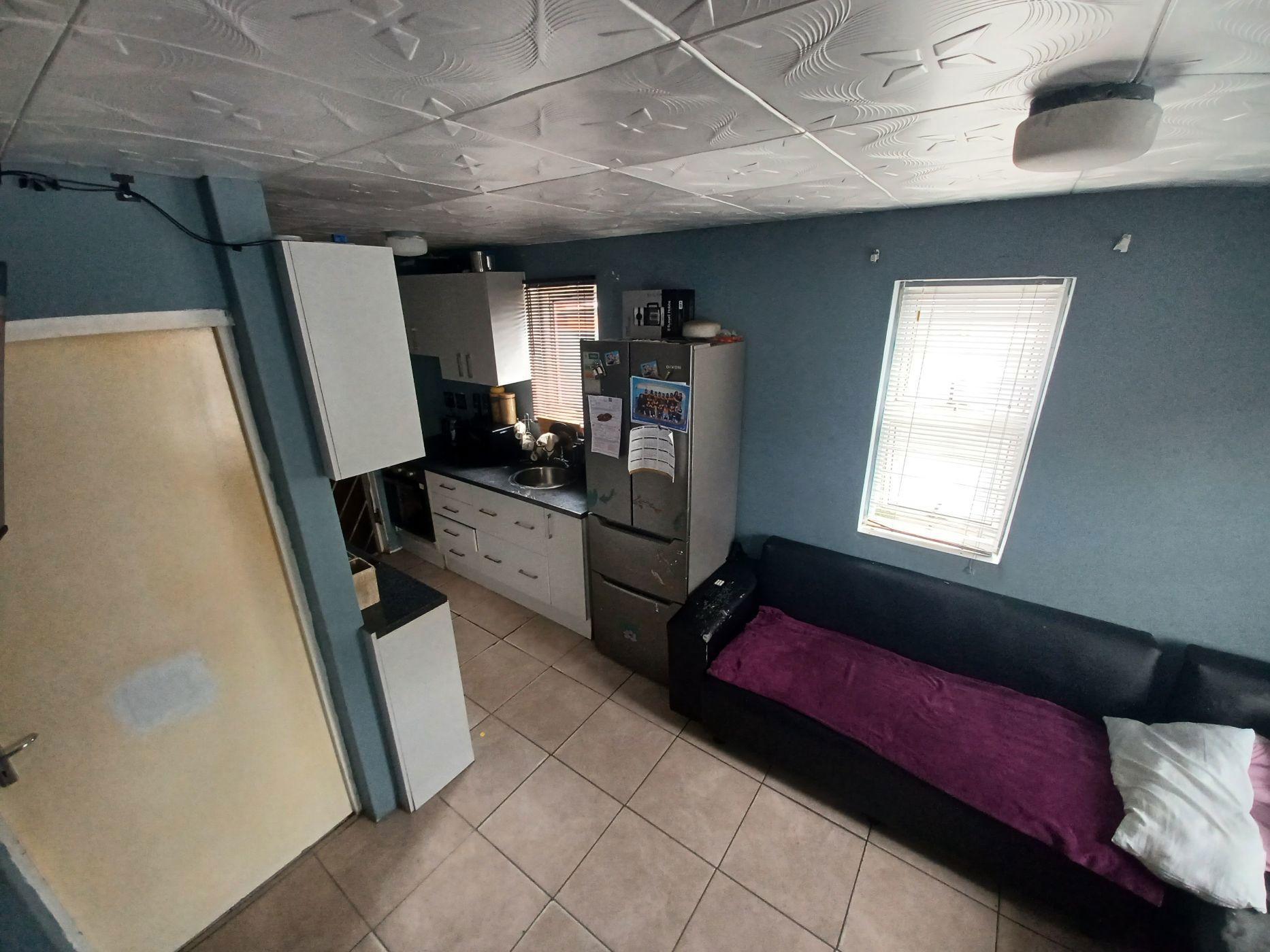 Image 3 of 6