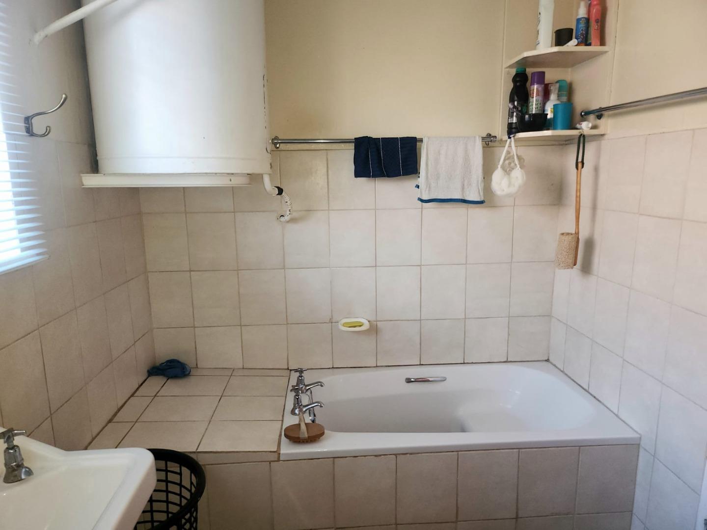 Image 2 of 6