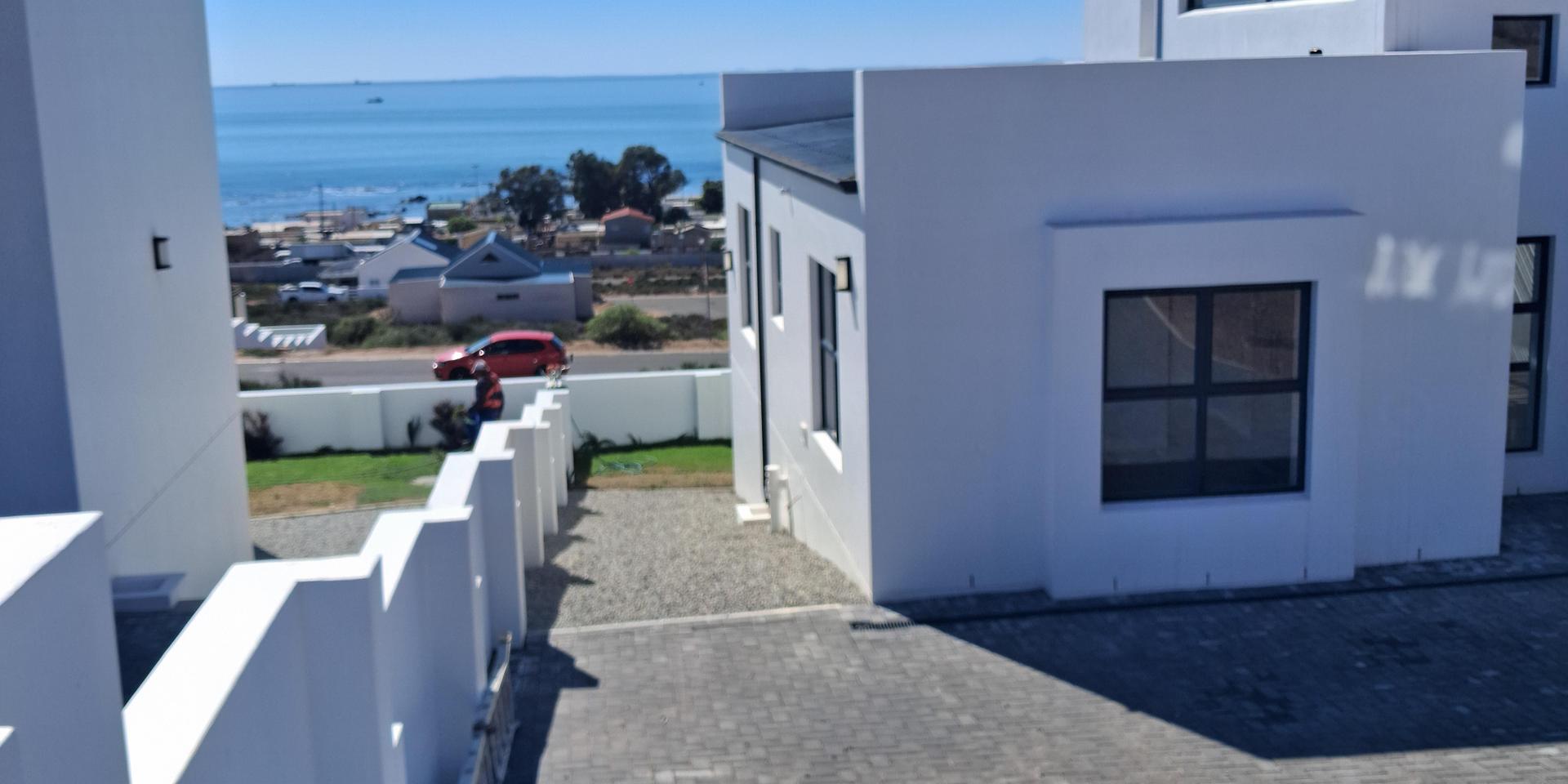 Image 2 of 6