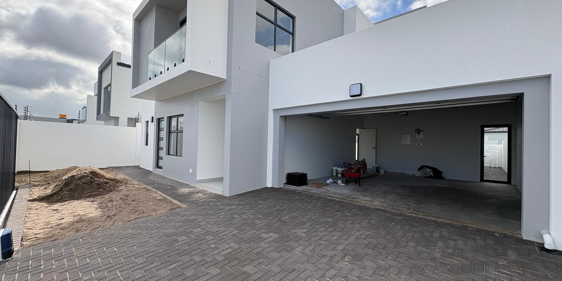 Image 2 of 6