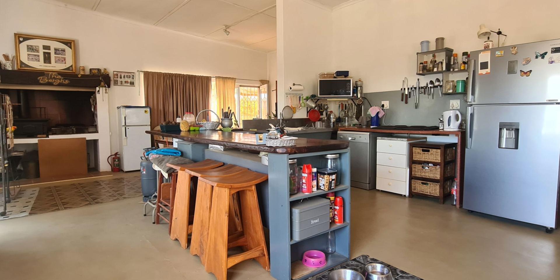 Image 4 of 6