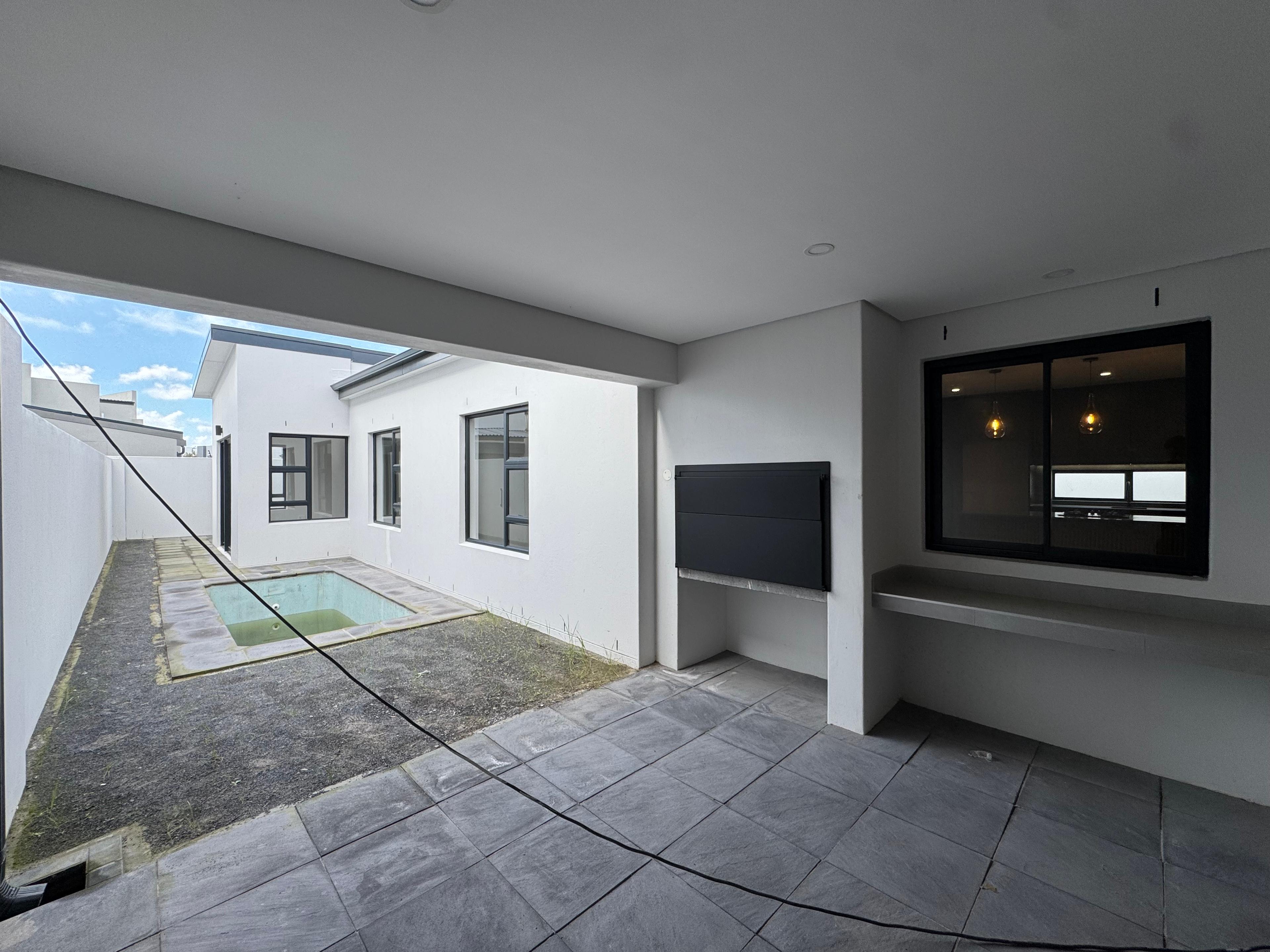 Image 4 of 6