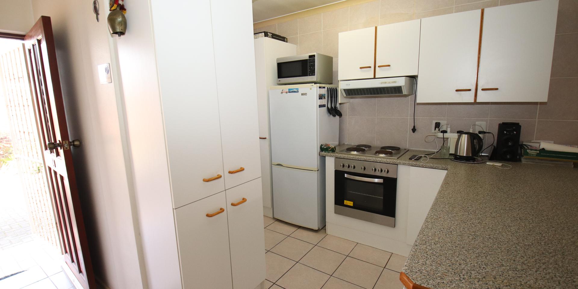 Image 2 of 6