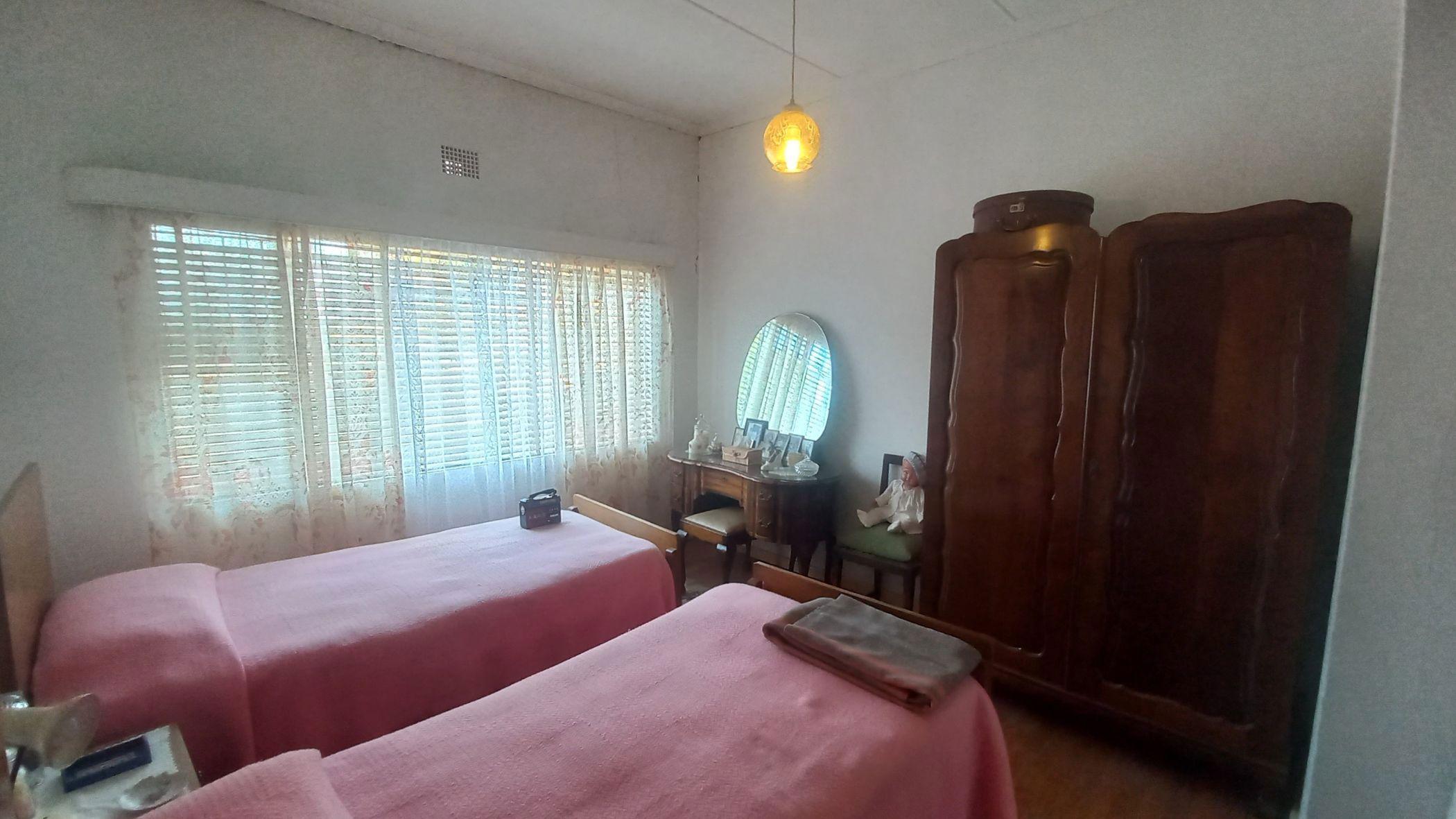 Image 4 of 6