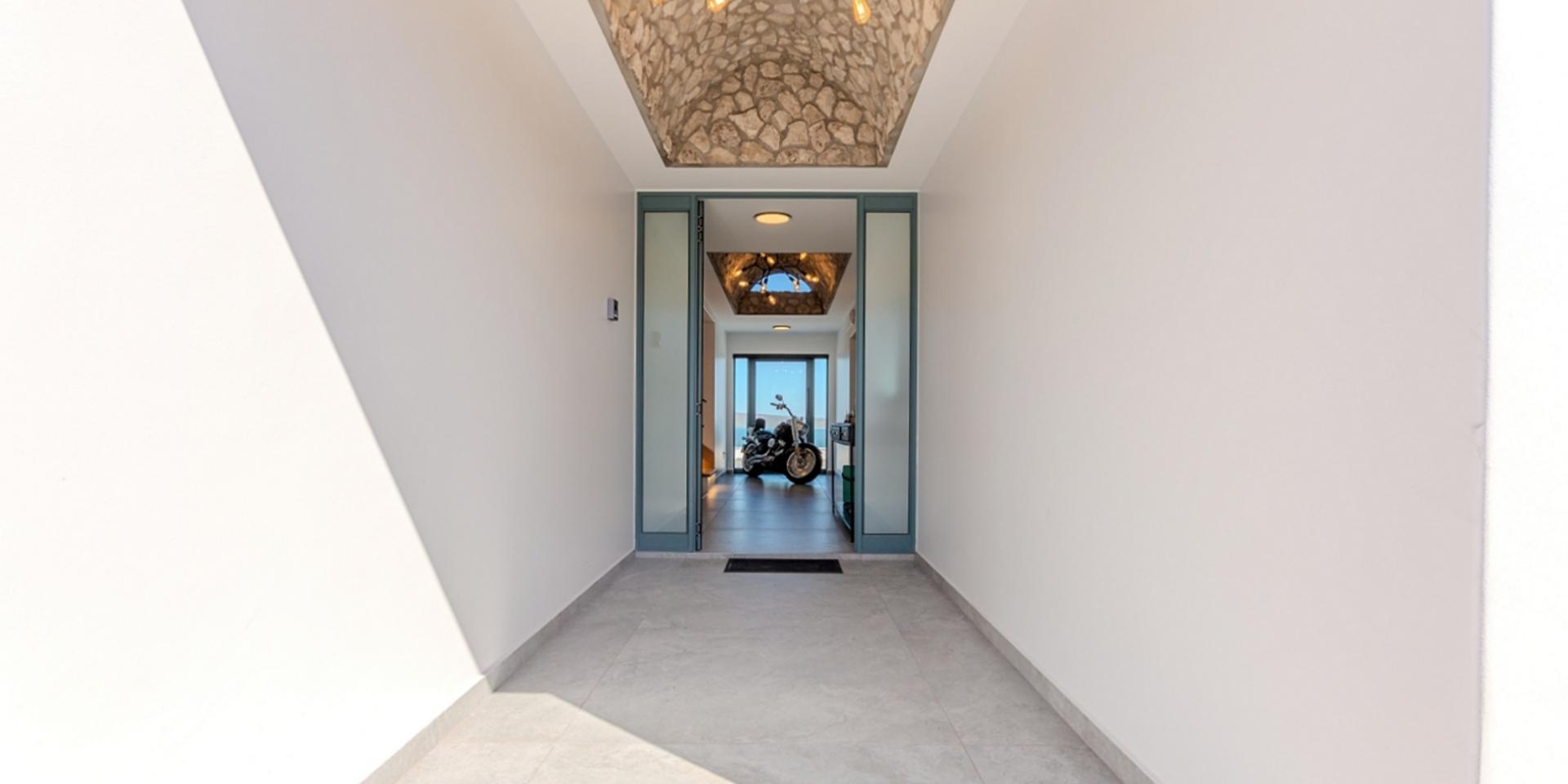 Image 4 of 6