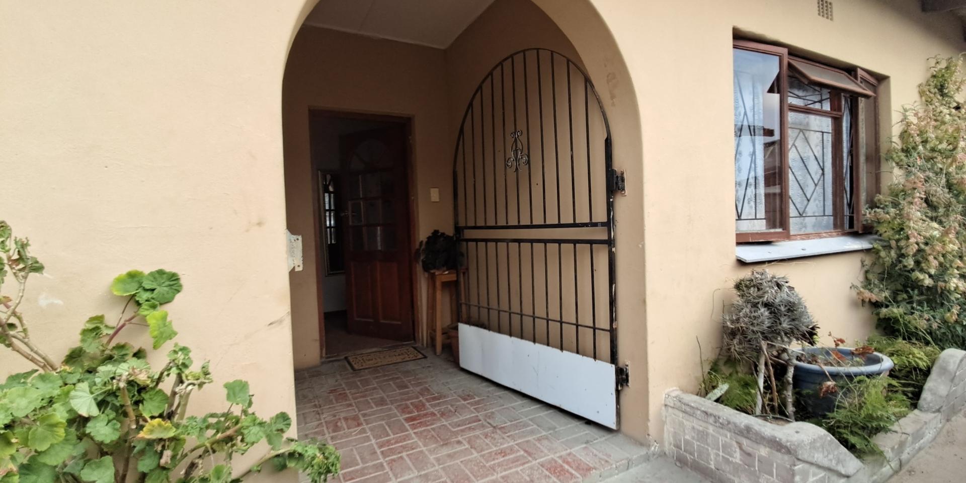 Image 4 of 6
