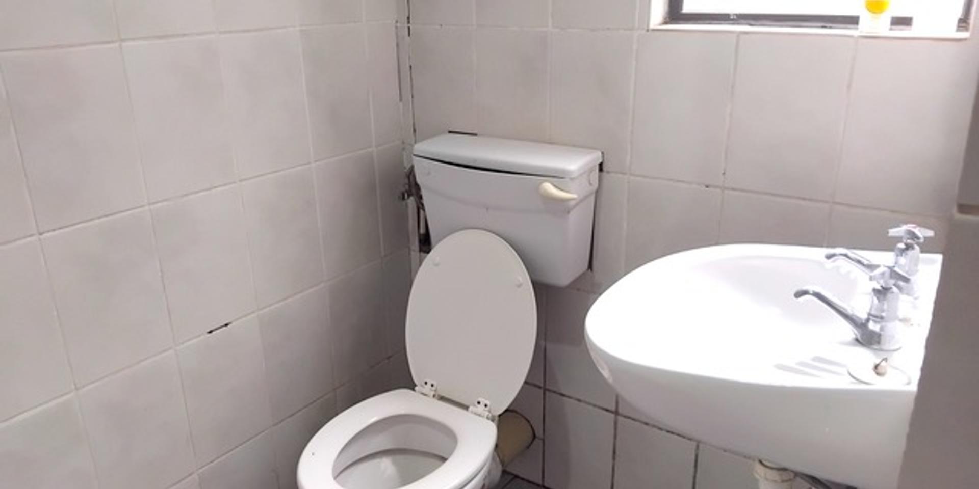 Image 2 of 6
