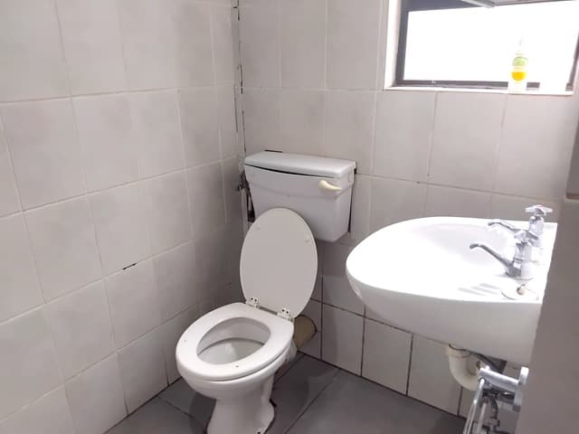 Image 2 of 6