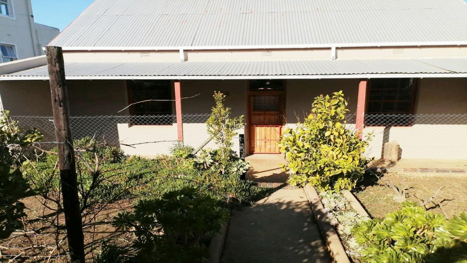 Image 2 of 6