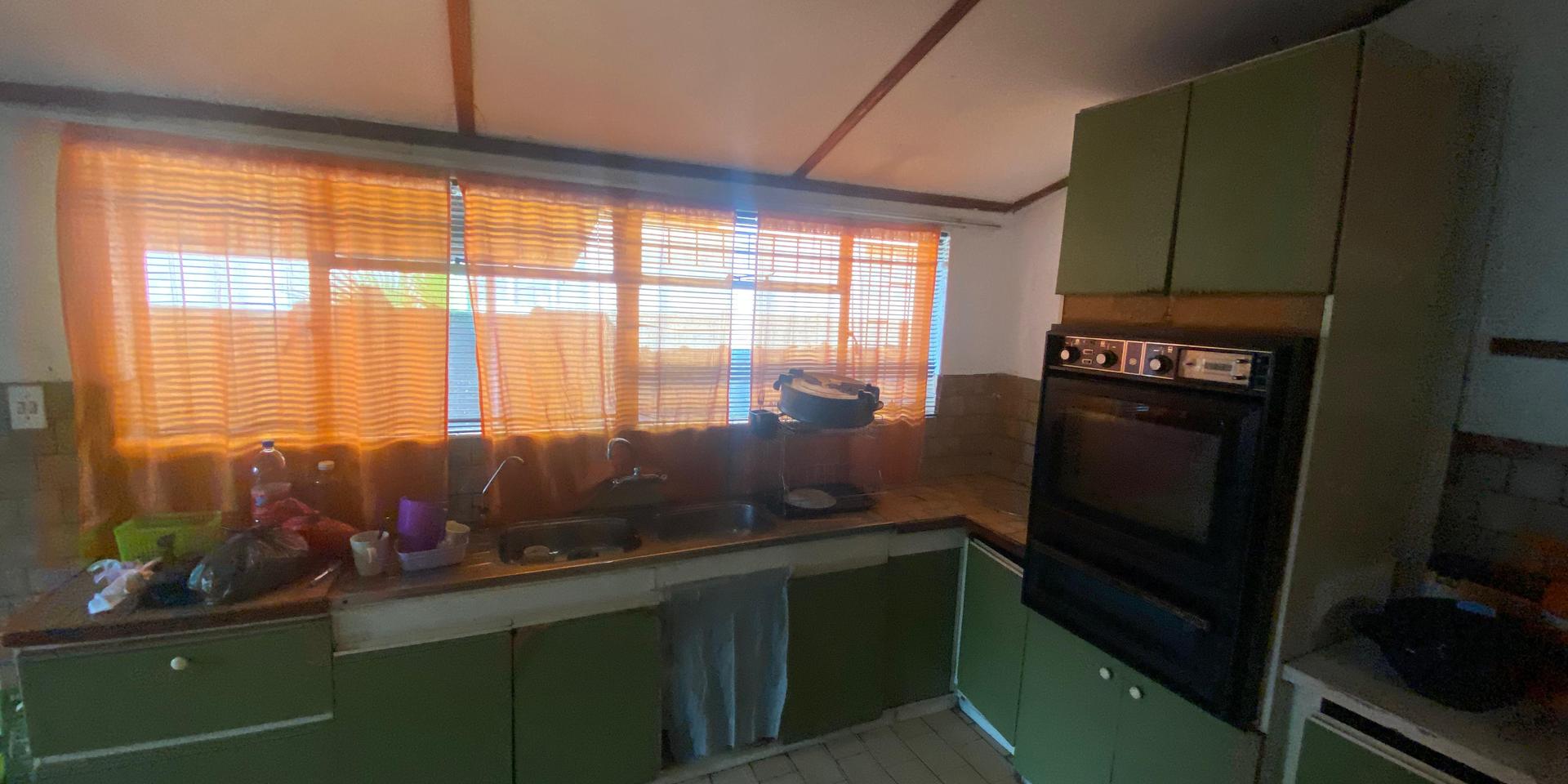 Image 4 of 6