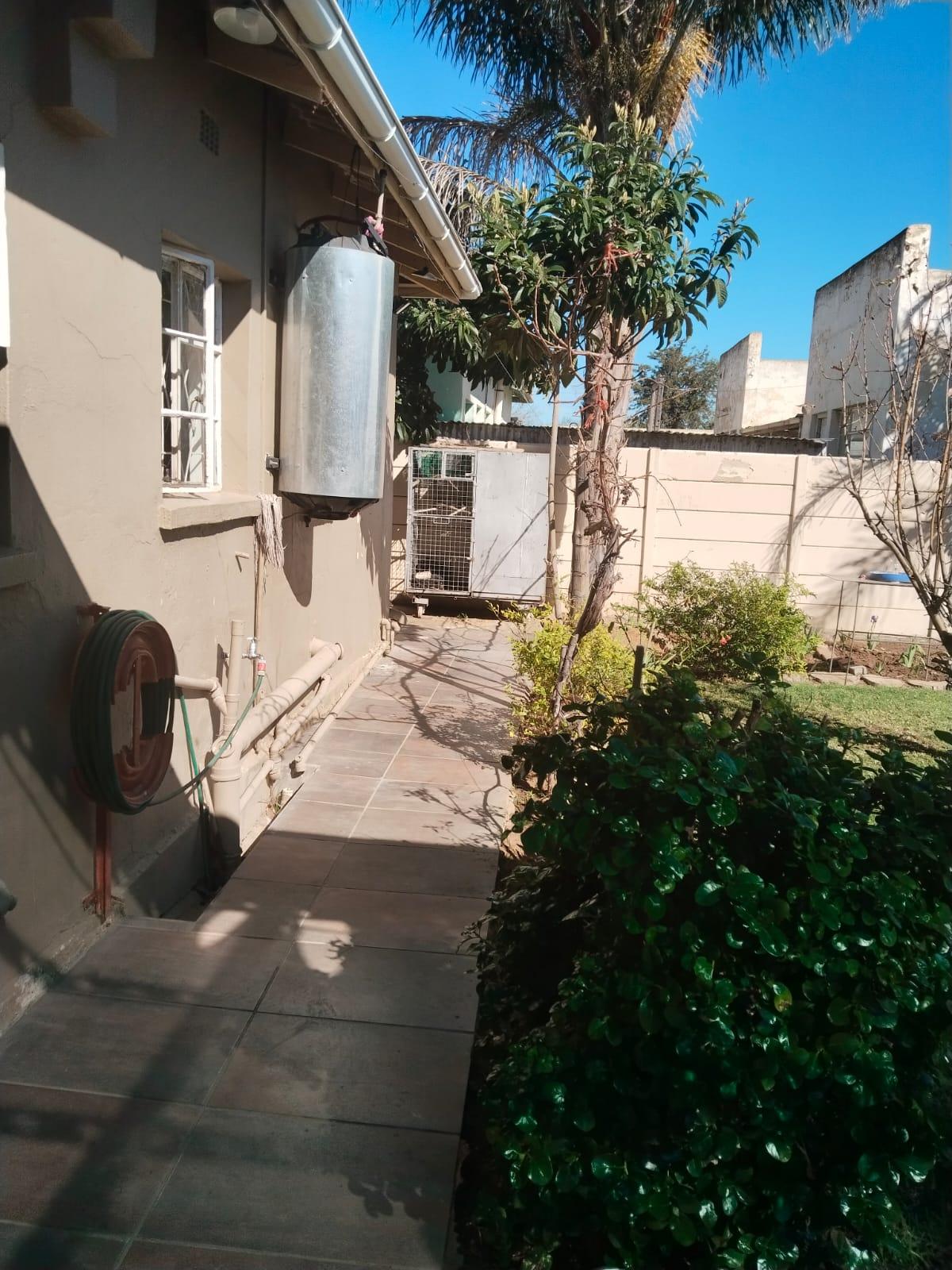 Image 4 of 6