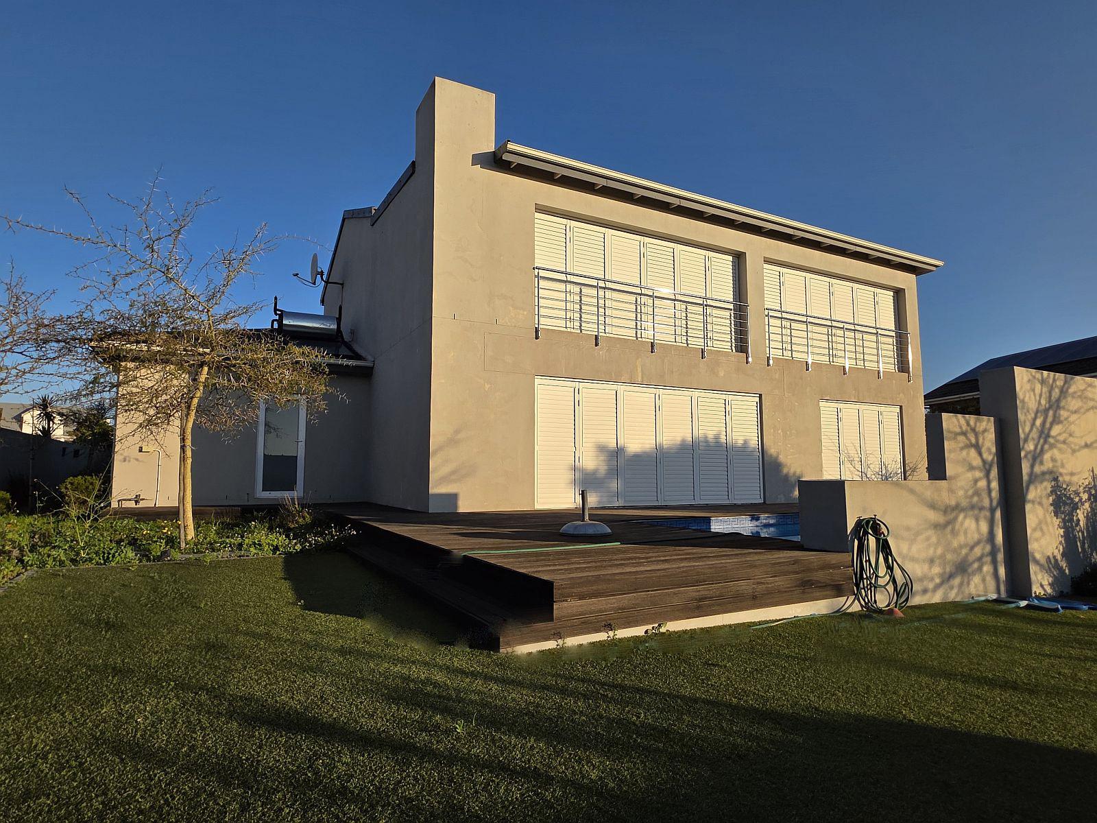 Image 4 of 6