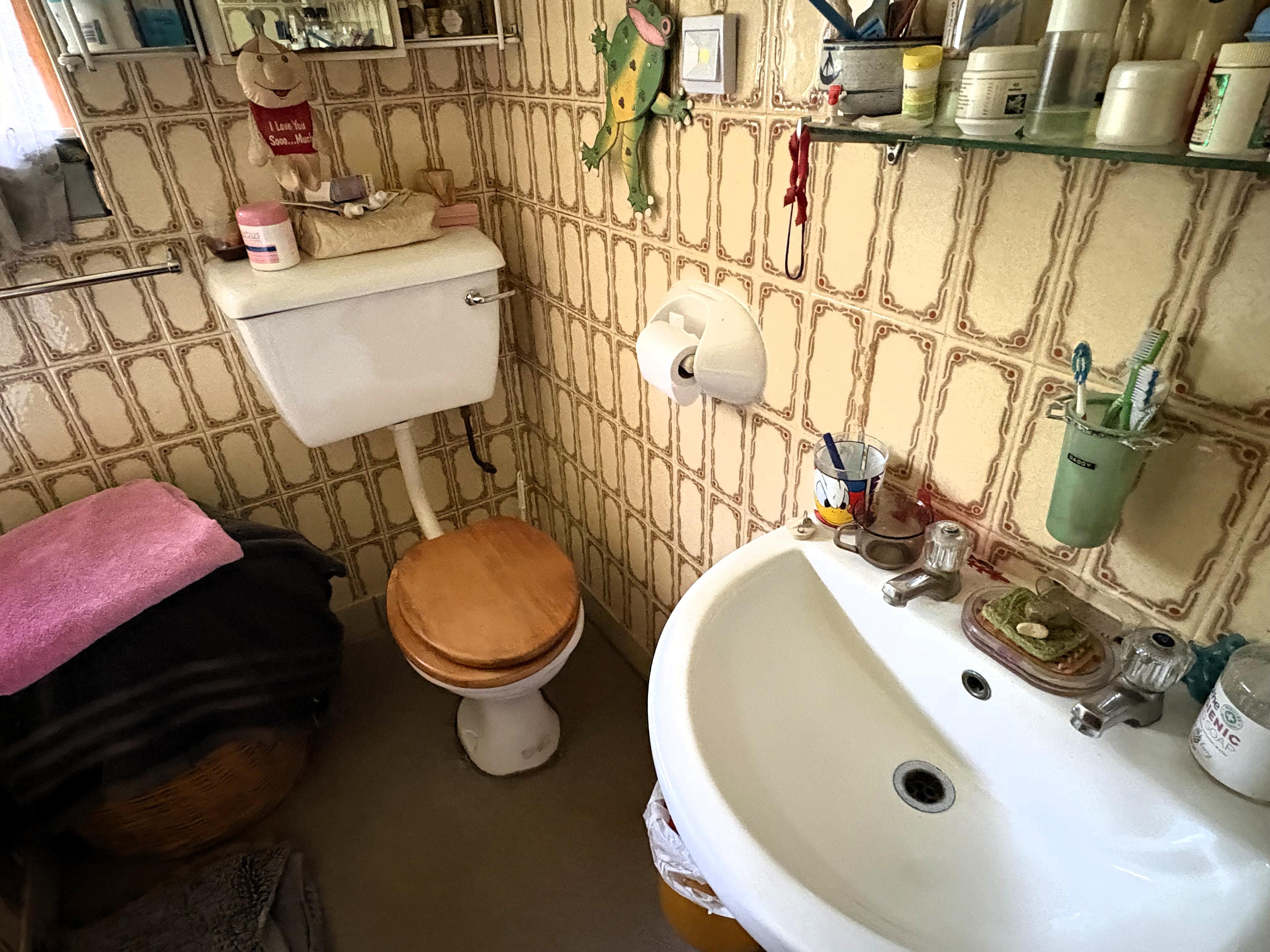 Image 4 of 6