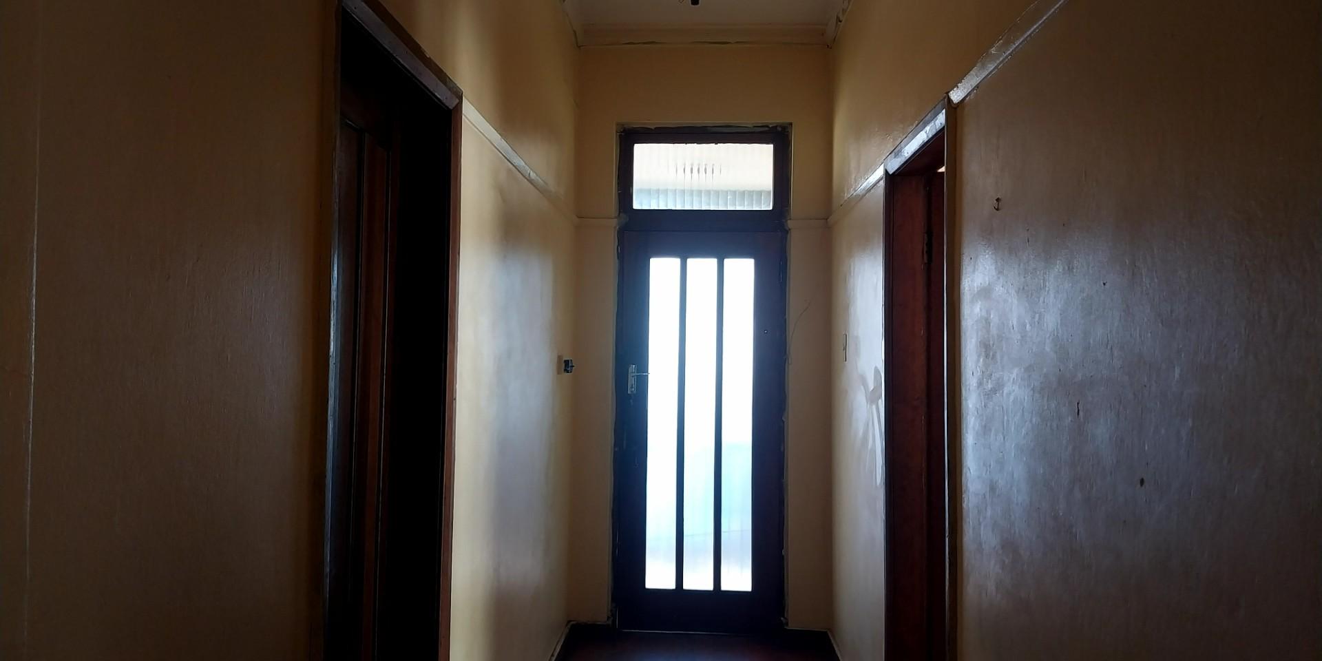 Image 4 of 6