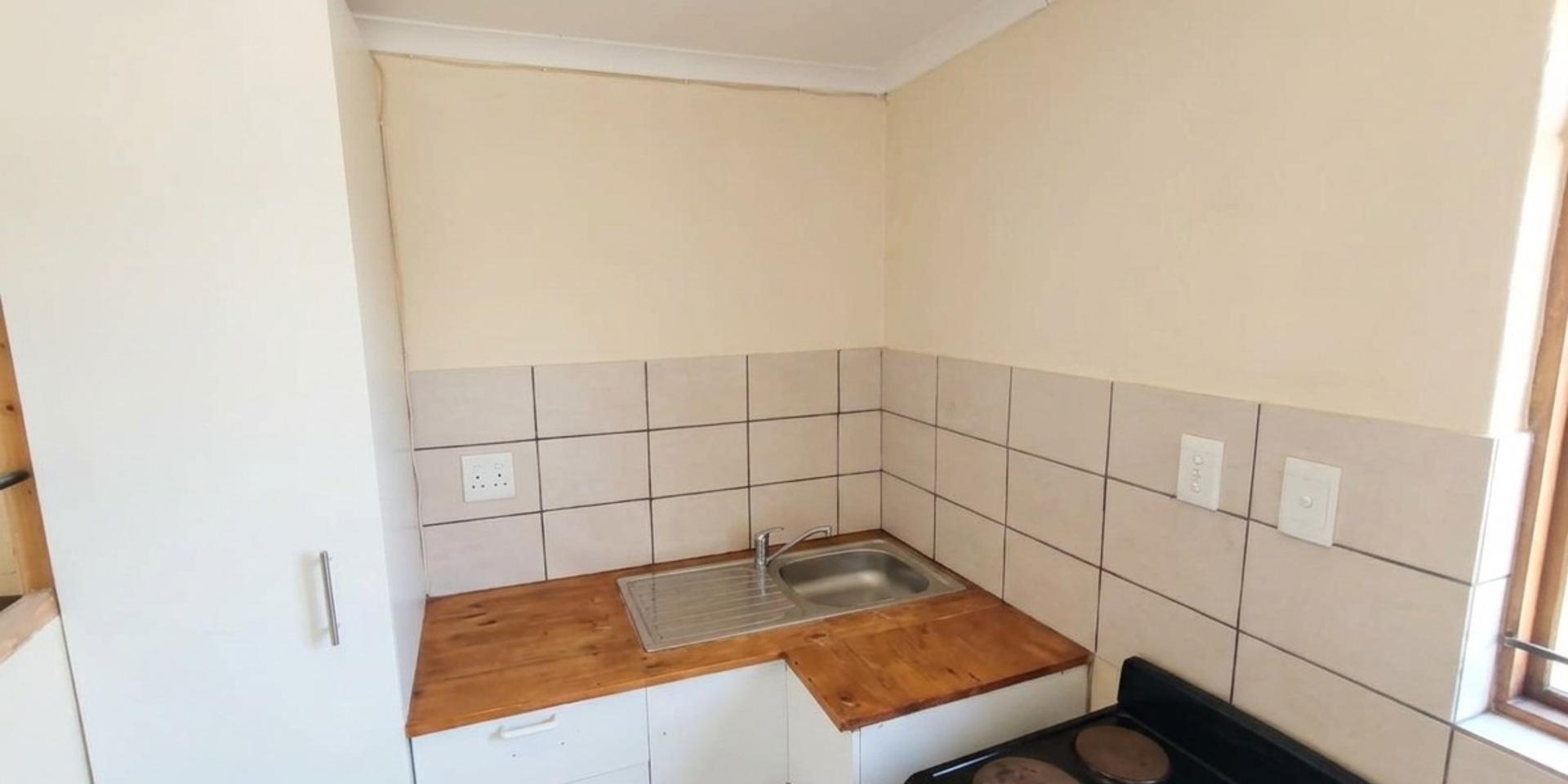 Image 2 of 6