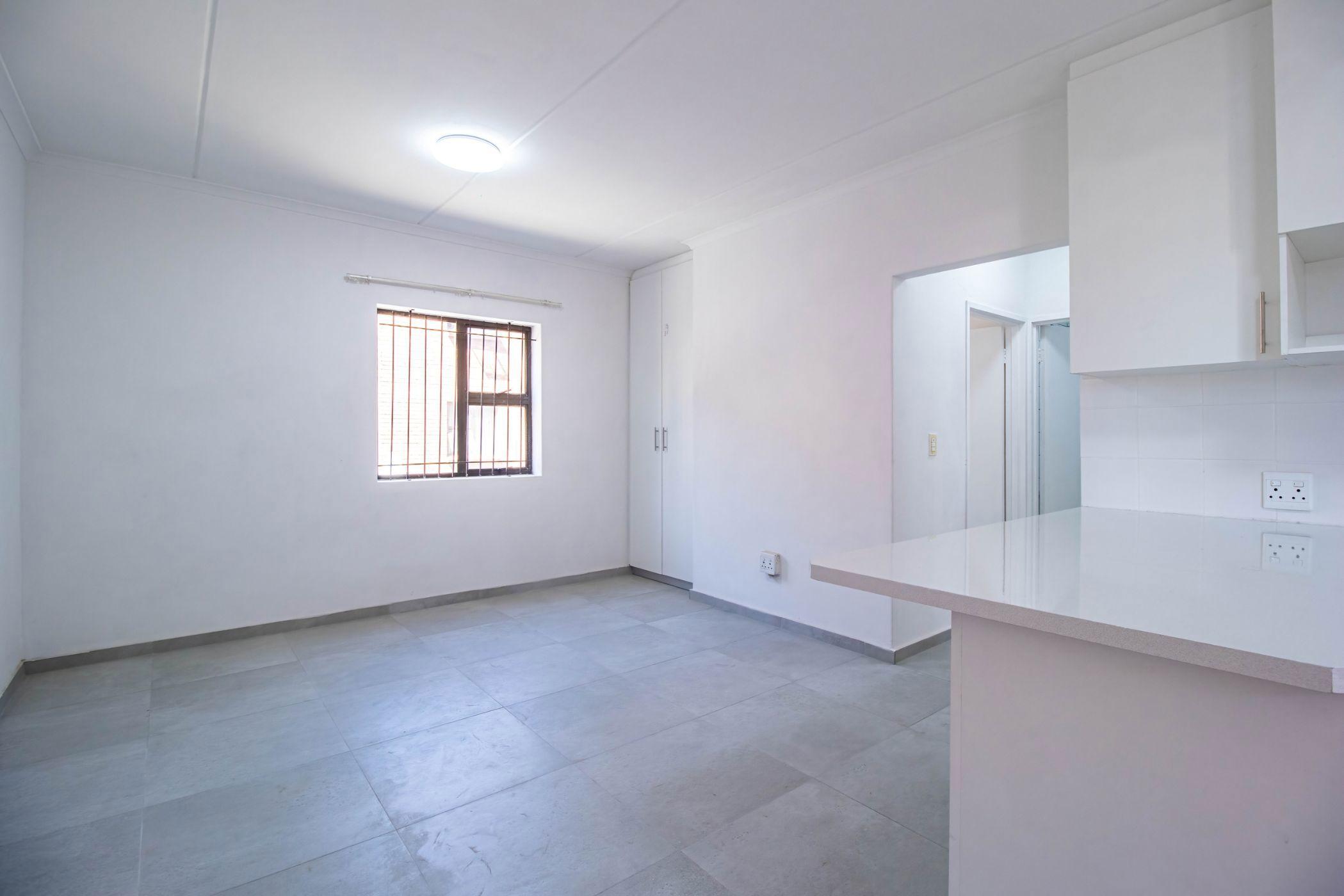 Image 4 of 6