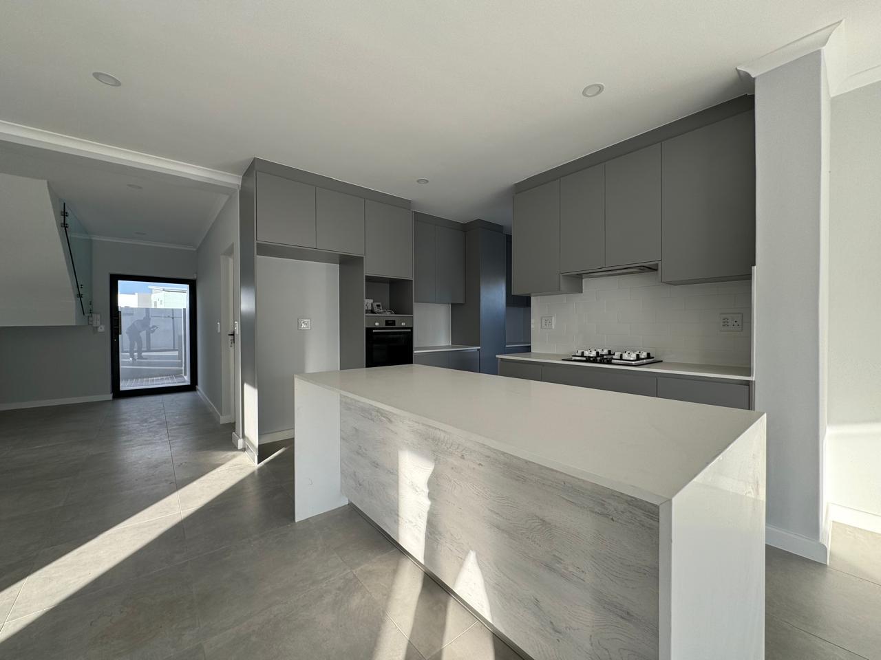 Image 3 of 6