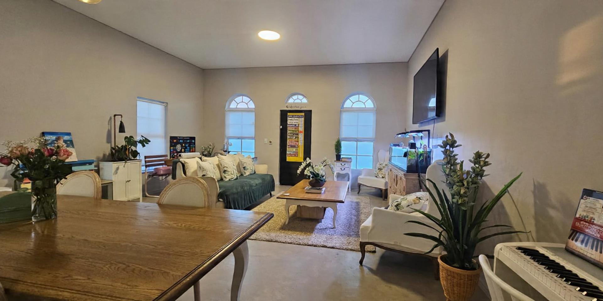 Image 2 of 6