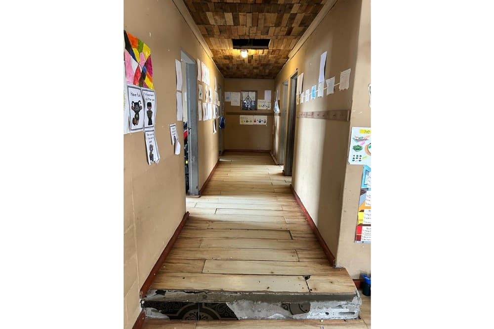 Image 2 of 6