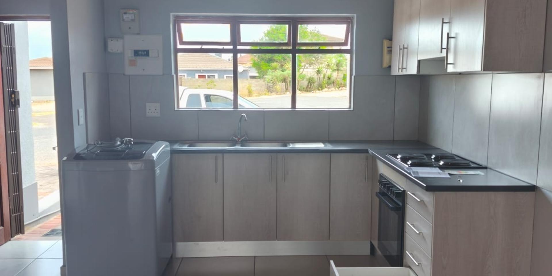 Image 4 of 6