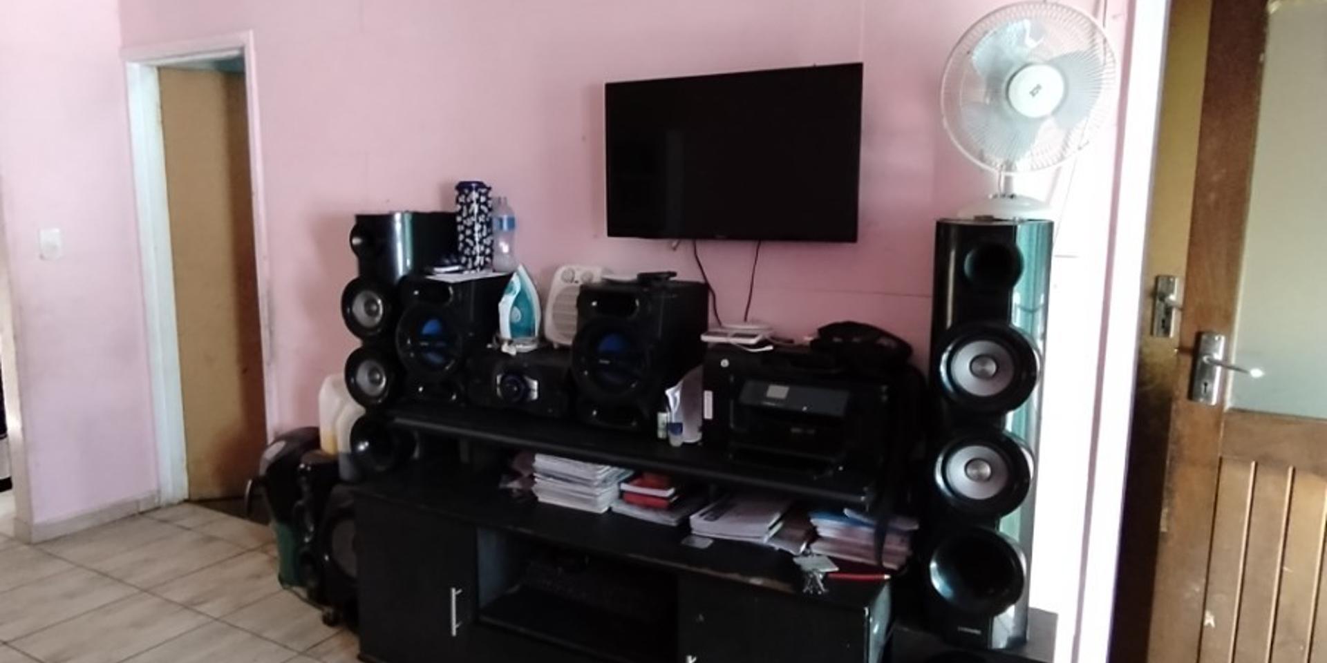 Image 5 of 6