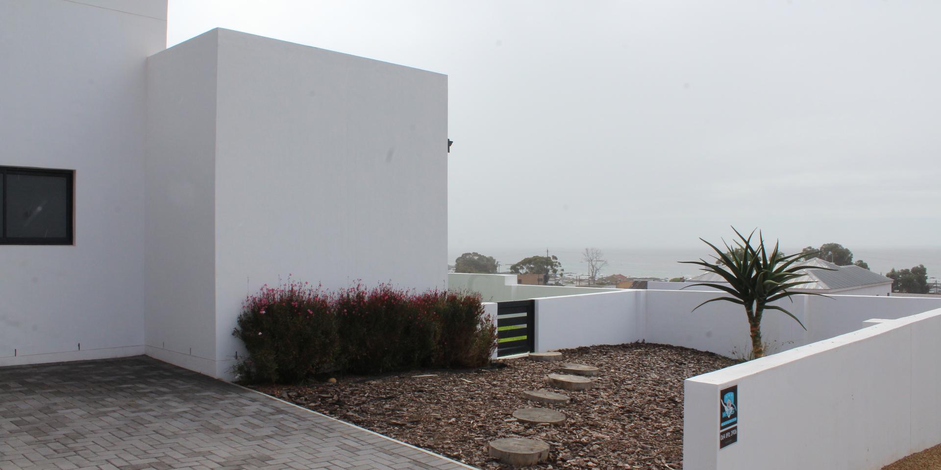 Image 2 of 6