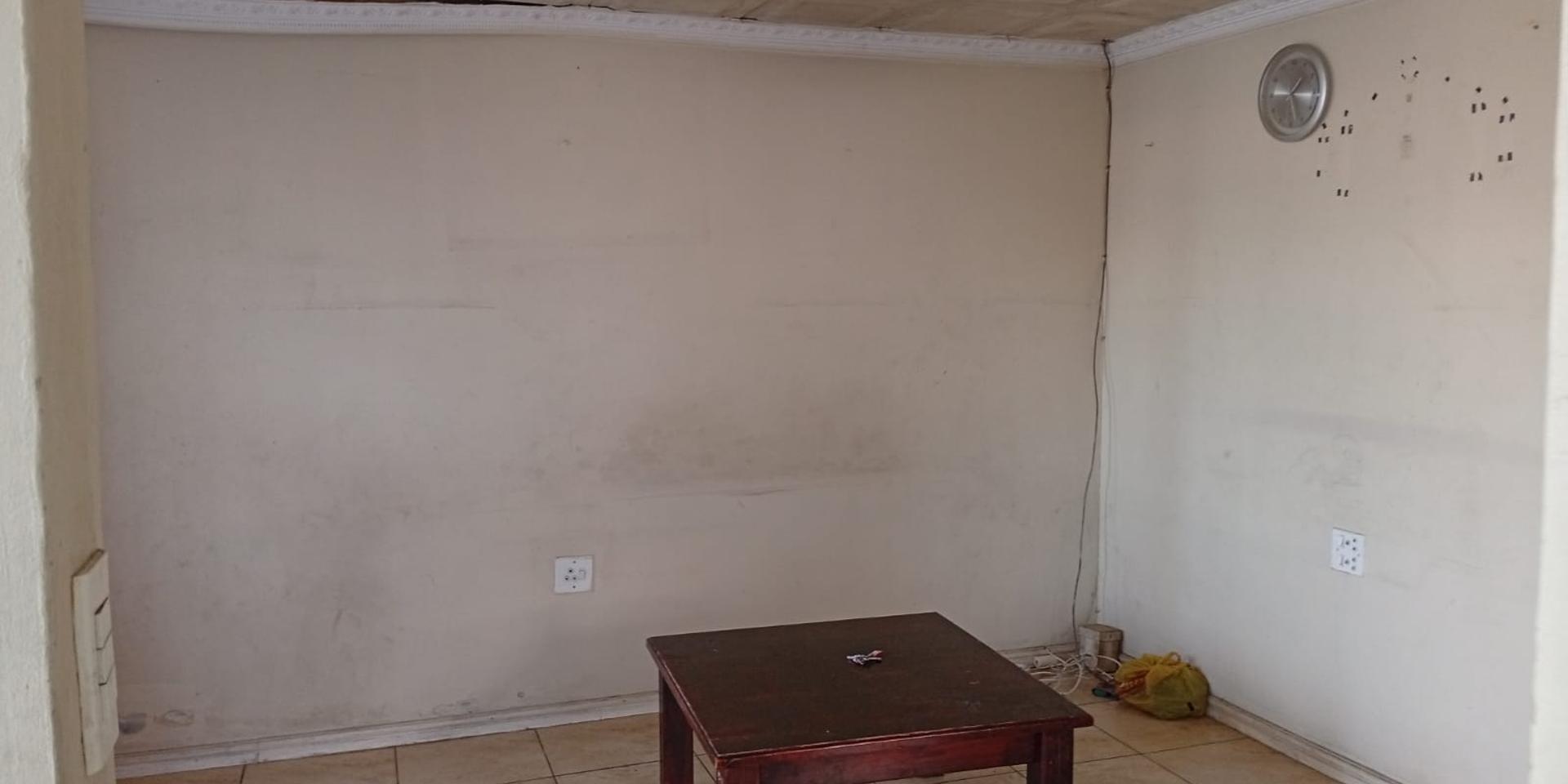 Image 3 of 6
