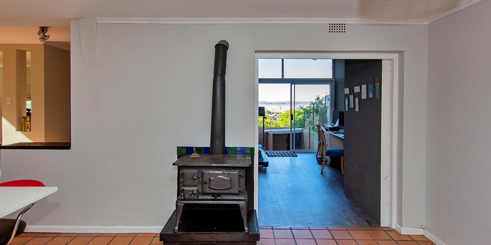 Image 4 of 6