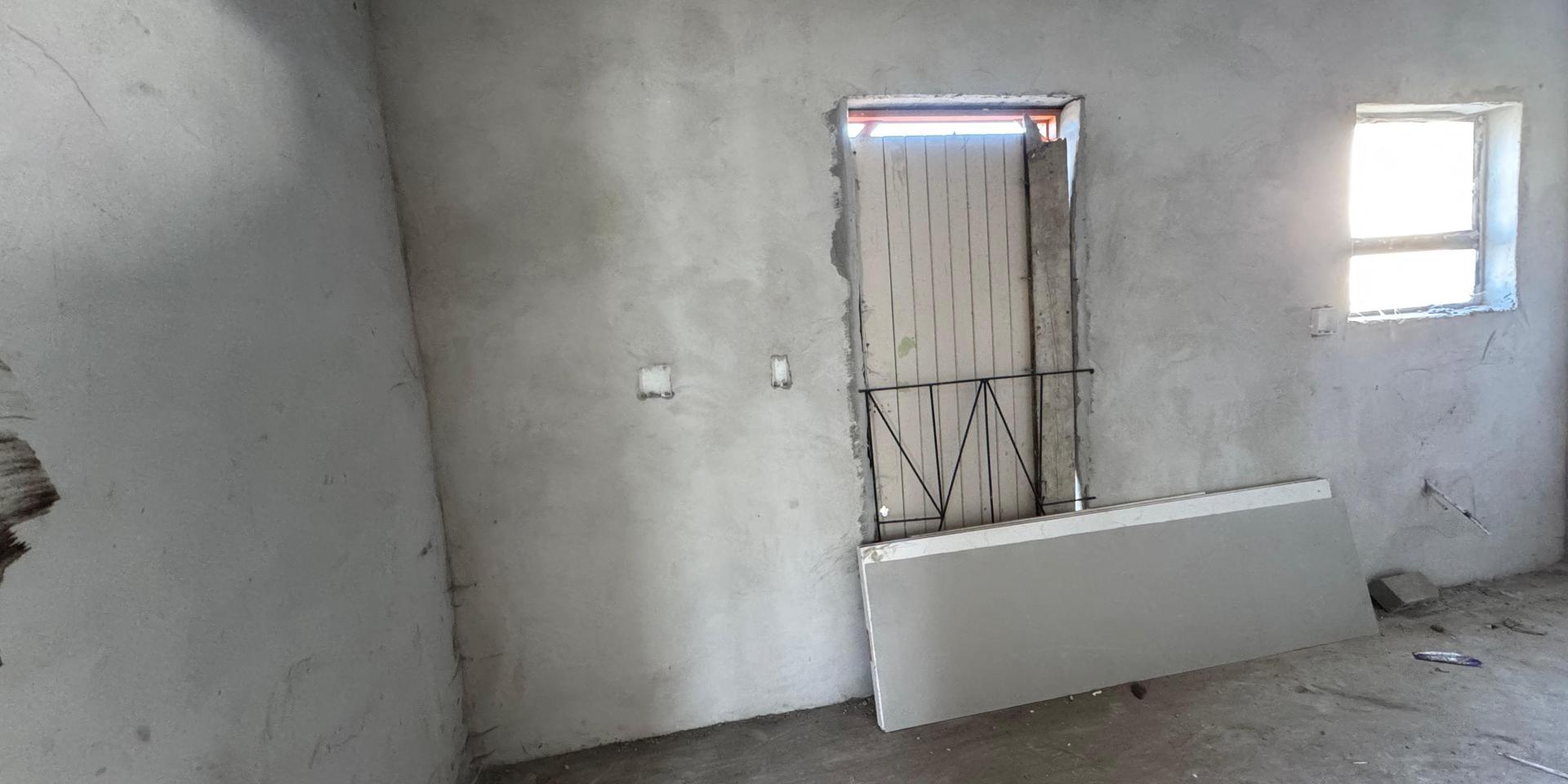 Image 4 of 6