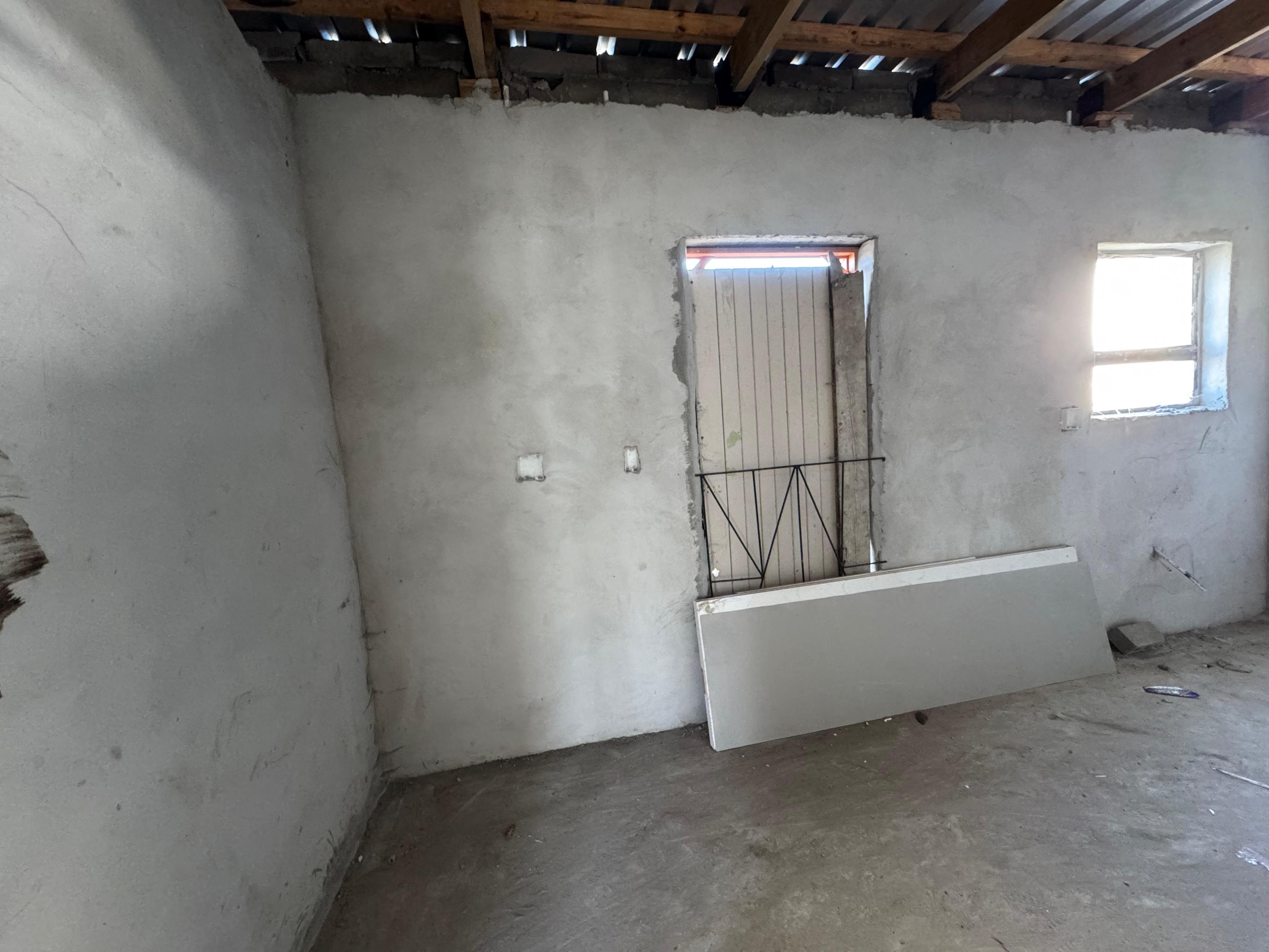 Image 4 of 6