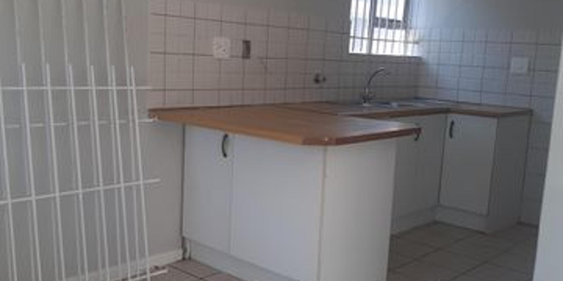 Image 4 of 6