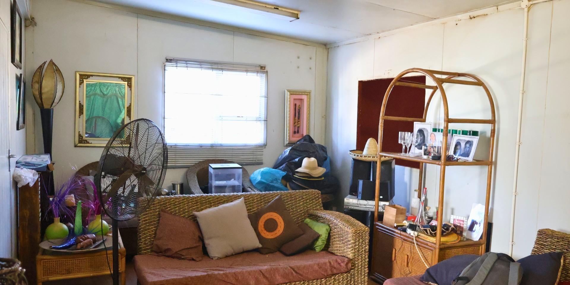 Image 4 of 6