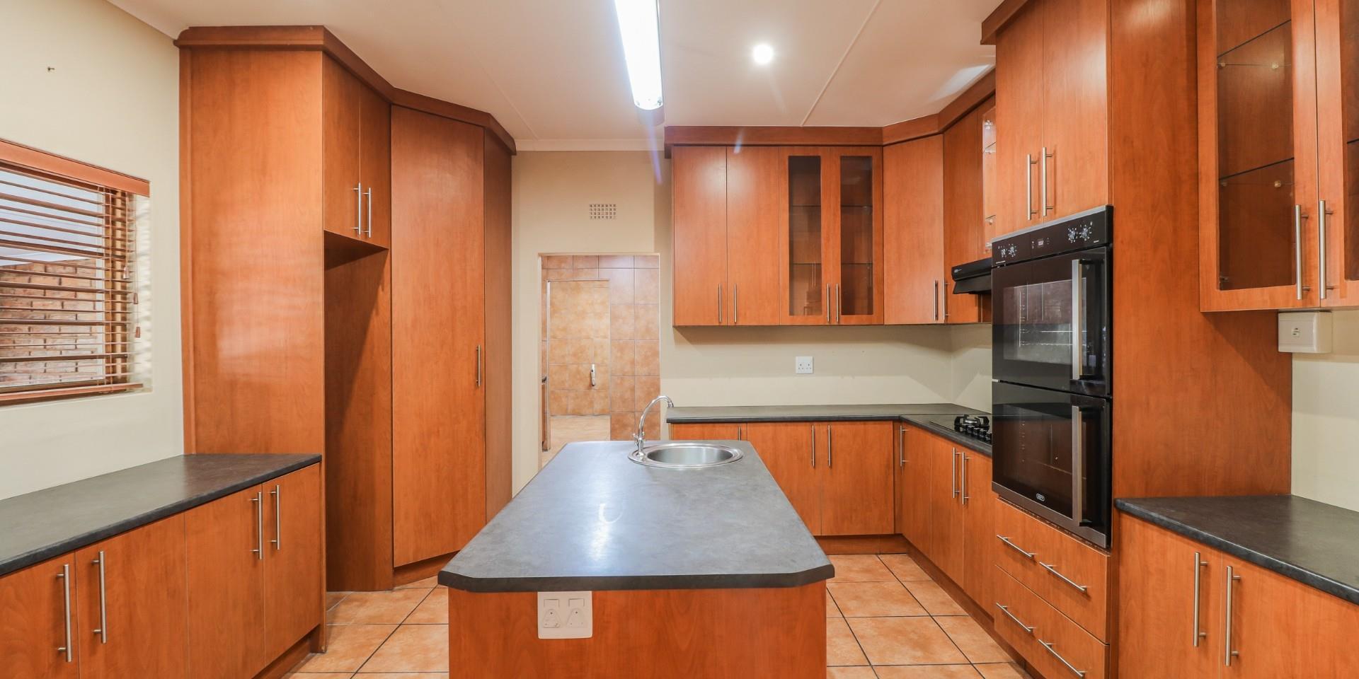 Image 4 of 6