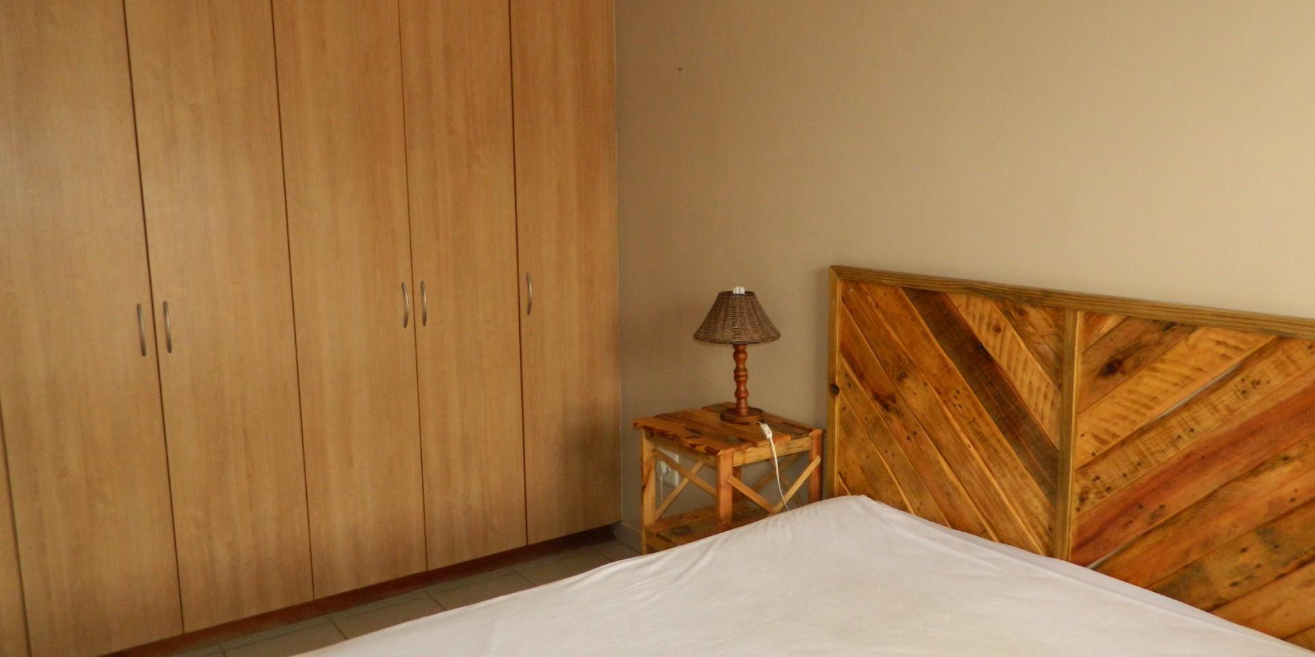 Image 4 of 6