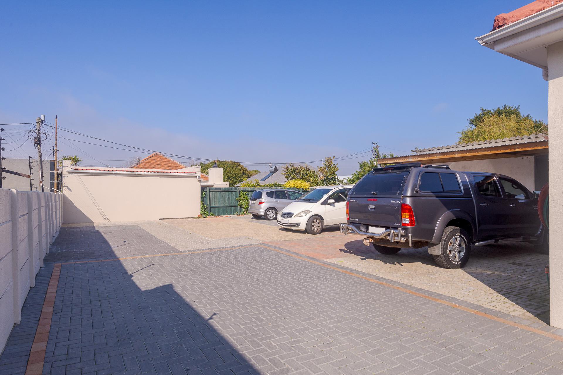 Image 4 of 6