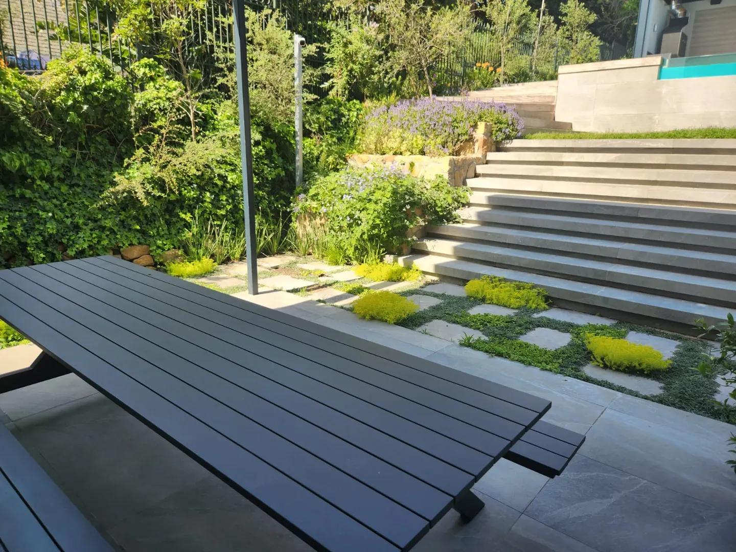 Image 4 of 6