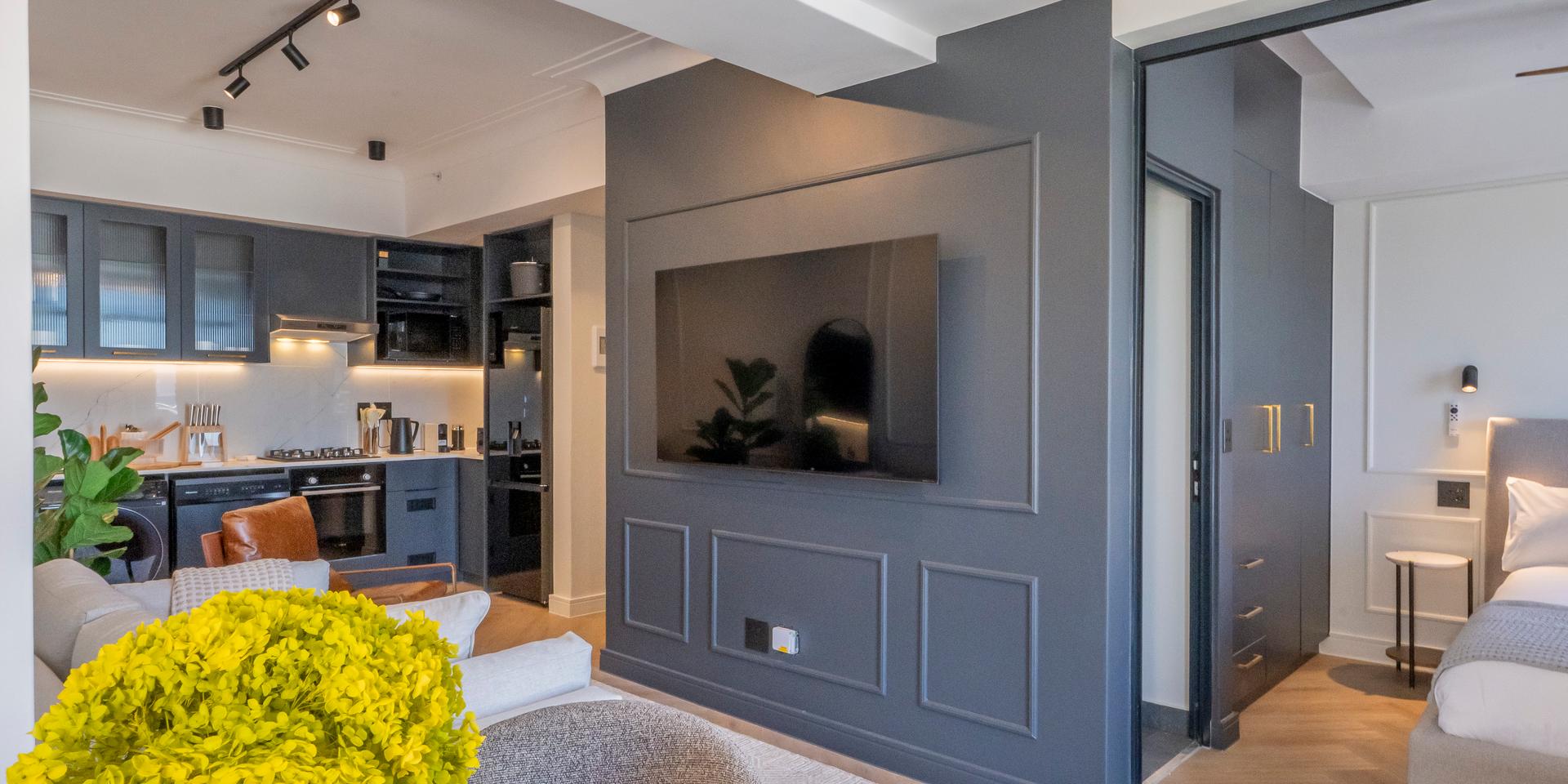 Image 2 of 6
