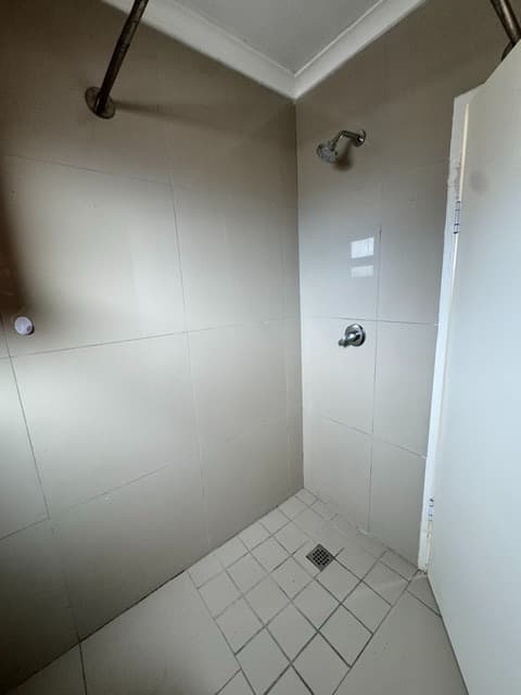 Image 4 of 6